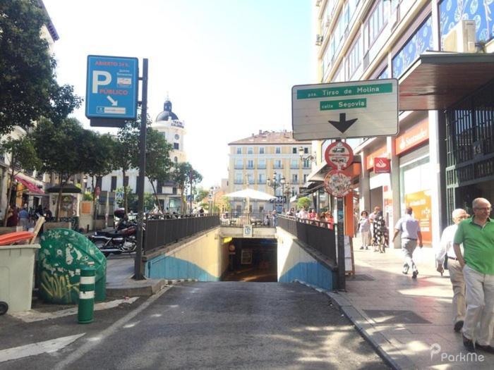 Puerta Del Sol -de La Cruz Isabel I0 & Parking Madri